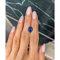 4.10 Ct. Blue Sapphire from Ceylon (Sri Lanka) Life Style