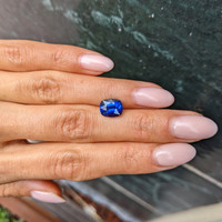 3.00 Ct. Blue Sapphire from Ceylon (Sri Lanka) Life Style