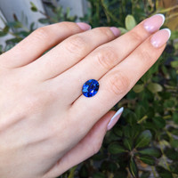 6.08 Ct. Blue Sapphire from Ceylon (Sri Lanka) Life Style