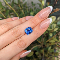 7.01 Ct. Blue Sapphire from Ceylon (Sri Lanka) Life Style