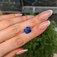 7.01 Ct. Blue Sapphire from Ceylon (Sri Lanka) Life Style