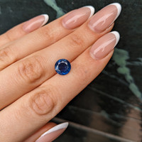 3.91 Ct. Blue Sapphire from Ceylon (Sri Lanka) Life Style
