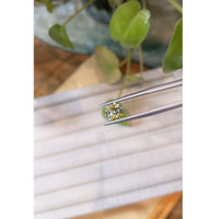 2.33 Ct. Bi Color Sapphire from Ceylon (Sri Lanka) Life Style