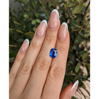 3.23 Ct. Blue Sapphire from Ceylon (Sri Lanka) Life Style