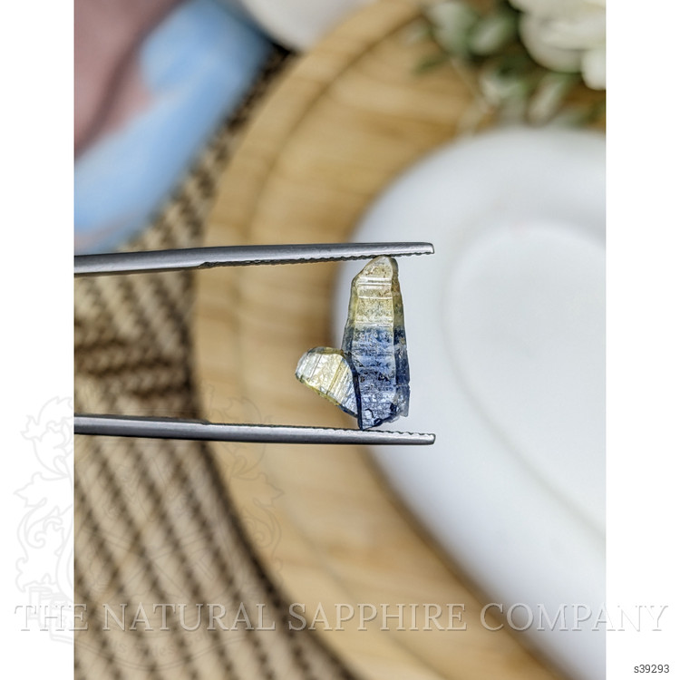 3.52 Ct. Bi Color Sapphire Crystal from Ceylon (Sri Lanka)