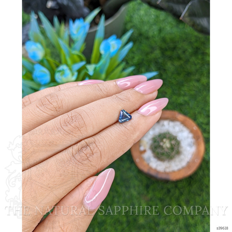 0.97 Ct. Greenish Blue Sapphire from Nigeria