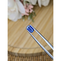0.90 Ct. Blue Sapphire from Ceylon (Sri Lanka) Life Style