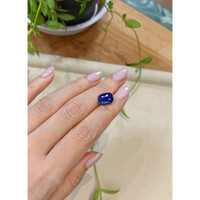 7.10 Ct. Blue Sapphire from Ceylon (Sri Lanka) Life Style