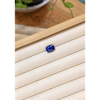 7.10 Ct. Blue Sapphire from Ceylon (Sri Lanka) Life Style