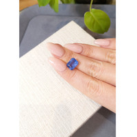 5.00 Ct. Blue Sapphire from Ceylon (Sri Lanka) Life Style
