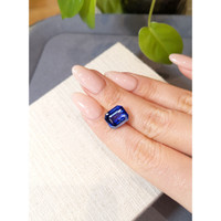 6.80 Ct. Blue Sapphire from Ceylon (Sri Lanka) Life Style