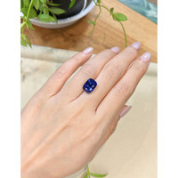 8.10 Ct. Blue Sapphire from Ceylon (Sri Lanka) Life Style