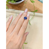 4.70 Ct. Blue Sapphire from Ceylon (Sri Lanka) Life Style