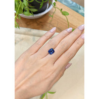 4.70 Ct. Blue Sapphire from Ceylon (Sri Lanka) Life Style