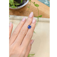3.00 Ct. Blue Sapphire from Ceylon (Sri Lanka) Life Style