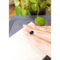 2.65 Ct. Greenish Blue Sapphire from Ceylon (Sri Lanka) Life Style