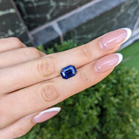 5.86 Ct. Blue Sapphire from Ceylon (Sri Lanka) Life Style