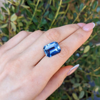 13.99 Ct. Blue Sapphire from Ceylon (Sri Lanka) Life Style