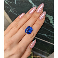 21.68 Ct. Blue Sapphire from Ceylon (Sri Lanka) Life Style