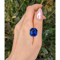21.68 Ct. Blue Sapphire from Ceylon (Sri Lanka) Life Style