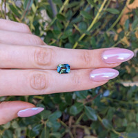3.55 Ct. Bi Color Sapphire from Ceylon (Sri Lanka) Life Style