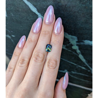3.55 Ct. Bi Color Sapphire from Ceylon (Sri Lanka) Life Style