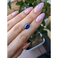 4.00 Ct. Blue Sapphire from Ceylon (Sri Lanka) Life Style