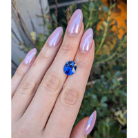 5.28 Ct. Blue Sapphire from Ceylon (Sri Lanka) Life Style