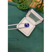 4.67 Ct. Bi Color Sapphire from Madagascar Life Style