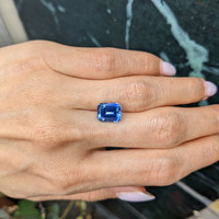 4.58 Ct. Blue Sapphire from Ceylon (Sri Lanka) Life Style