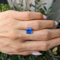 4.07 Ct. Blue Sapphire from Ceylon (Sri Lanka) Life Style