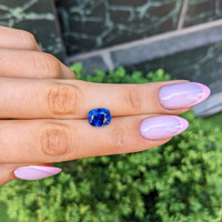4.18 Ct. Blue Sapphire from Ceylon (Sri Lanka) Life Style
