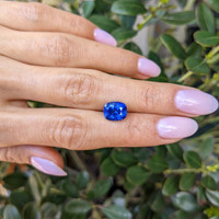 4.22 Ct. Blue Sapphire from Ceylon (Sri Lanka) Life Style