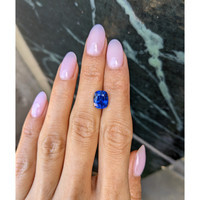 4.22 Ct. Blue Sapphire from Ceylon (Sri Lanka) Life Style