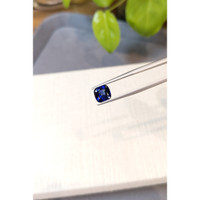 2.23 Ct. Blue Sapphire from Ceylon (Sri Lanka) Life Style