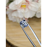 4.27 Ct. Bi Color / Parti Sapphire from Ceylon (Sri Lanka) Life Style