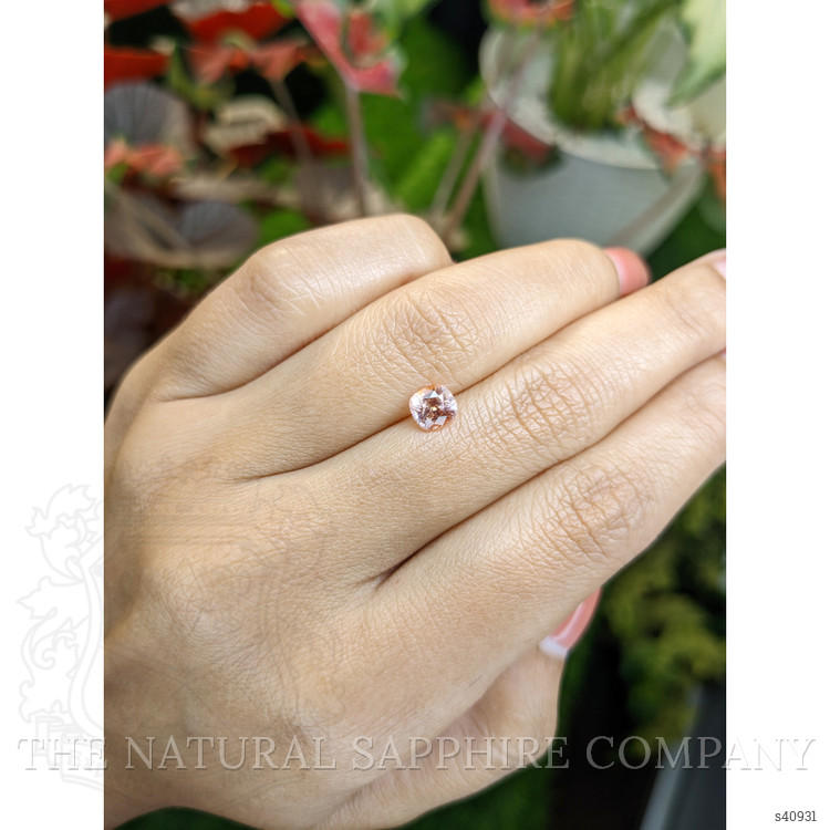 1.09 Ct. Padparadscha Sapphire from Ceylon (Sri Lanka)
