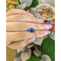 4.01 Ct. Blue Sapphire from Ceylon (Sri Lanka) Life Style