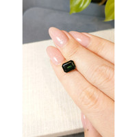 2.86 Ct. Green Sapphire from Australia Life Style