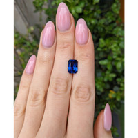 4.52 Ct. Blue Sapphire from Ceylon (Sri Lanka) Life Style