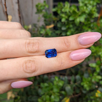 4.52 Ct. Blue Sapphire from Ceylon (Sri Lanka) Life Style
