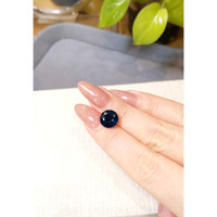 4.22 Ct. Greenish Blue Sapphire from Ceylon (Sri Lanka) Life Style