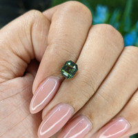 1.65 Ct. Yellowish Green Sapphire from Australia Life Style
