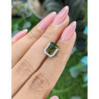 5.02 Ct. Yellowish Green Sapphire from Ceylon (Sri Lanka) Life Style
