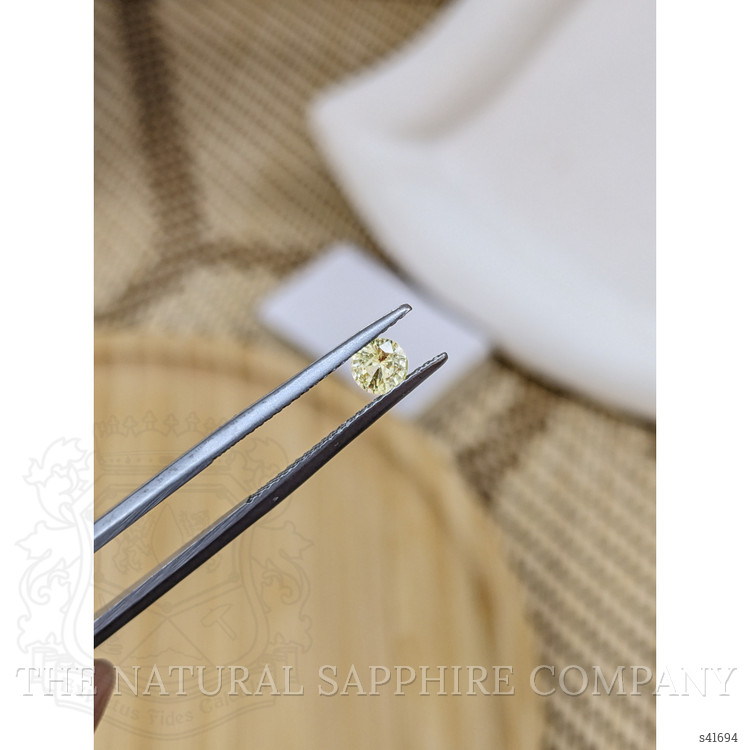 0.40 Ct. Yellow Sapphire from Ceylon (Sri Lanka)
