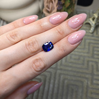 4.03 Ct. Blue Sapphire from Ceylon (Sri Lanka) Life Style