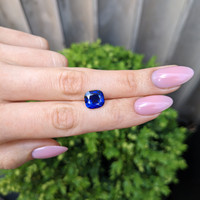 4.82 Ct. Blue Sapphire from Ceylon (Sri Lanka) Life Style