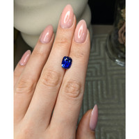 3.98 Ct. Blue Sapphire from Ceylon (Sri Lanka) Life Style
