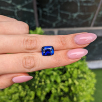 6.46 Ct. Blue Sapphire from Ceylon (Sri Lanka) Life Style