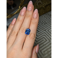 9.32 Ct. Blue Sapphire from Ceylon (Sri Lanka) Life Style